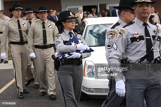 Members of the Sherrif Office of El Paso, Texas, escort a car where the relatives of sherrif Arthur Redelfs and his wife Lesley Ann carry their ashes...
