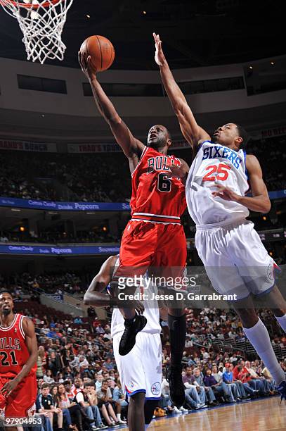 Flip Murray of the Chicago Bulls shoots against Rodney Carney of the Philadelphia 76ers during the game on March 20, 2010 at the Wachovia Center in...