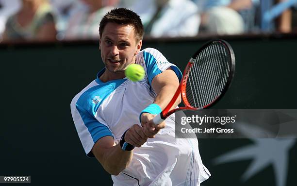 Robin Soderling of Sweden returns a backhand to Andy Roddick during the BNP Paribas Open at the Indian Wells Tennis Garden on March 20, 2010 in...