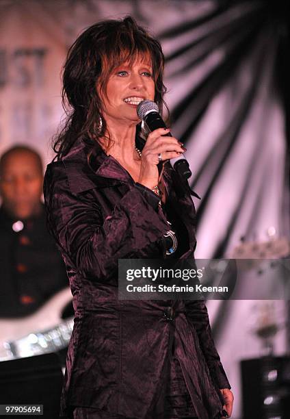 Singer Jessi Colter performs at the Celebrity Fight Night XVI Founder's Dinner held at JW Marriott Desert Ridge Resort on March 19, 2010 in Phoenix,...