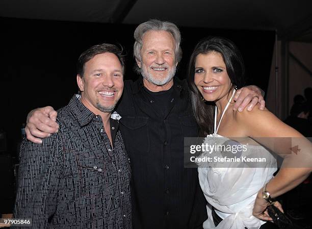 Glenn Stearns and Mindy Stearns pose with Kris Kristofferson at the Celebrity Fight Night XVI Founder's Dinner held at JW Marriott Desert Ridge...