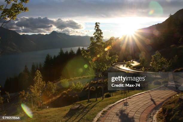 sunset in queenstown - new-zealand - newzealand stock-fotos und bilder