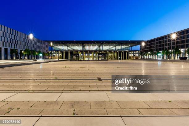 airport berlin-brandenburg terminal at blue hour (schönefeld, germany) - flughafen berlin schönefeld stock-fotos und bilder