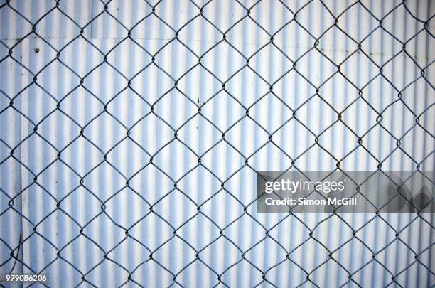 A closer look at Chain Linked Aspect In Corrugated Tile Design