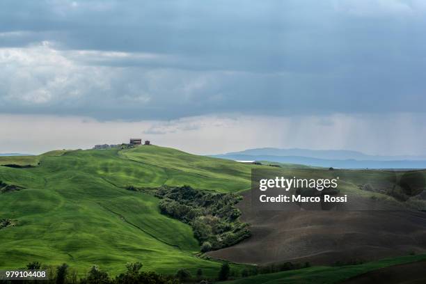 dolci colline 2 - colline stock pictures, royalty-free photos & images