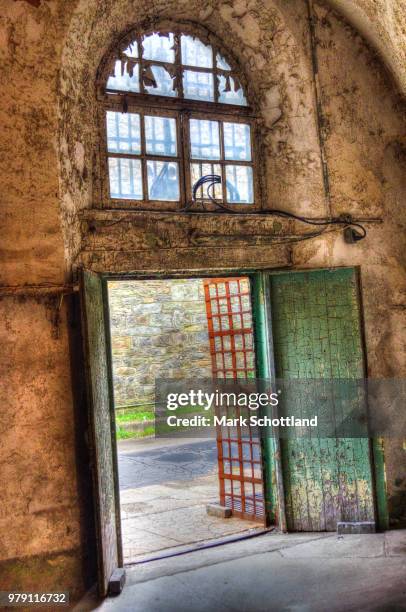 room at the inn - schottland stock pictures, royalty-free photos & images