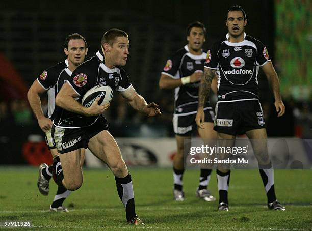 Lance Hohaia, Joel Moon and Wade McKinnon of the Warriors look on at Brent Tate of the Warriors during the round two NRL match between the Warriors...