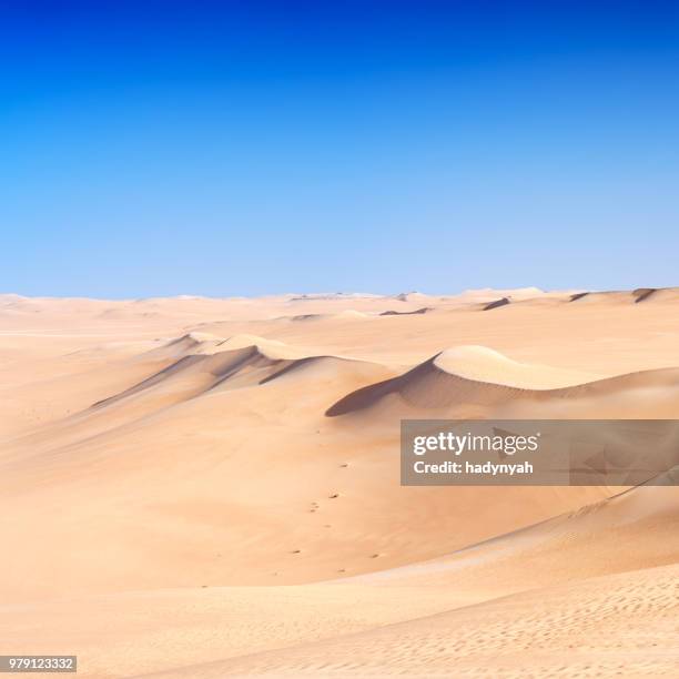 gran desierto de arena mar, libia, áfrica - desierto libio fotografías e imágenes de stock