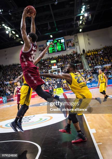 March 2018, Germany, Ludwigsburg: Basketball Bundesliga, MHP Riesen Ludwigsburg vs. FC Bayern Munich: Munich's Karim Jallow in action against. Photo:...