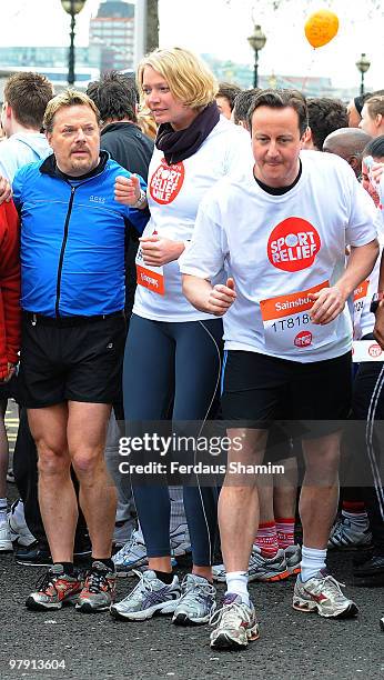 Eddie Izzard, Jodie Kidd and David Cameron take part in the Sainsbury's Sport Relief London Mile on March 21, 2010 in London, England.