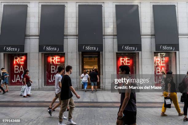 Sfera shop, an El Corte Ingles brand showing "sales banners". Summer sales traditionally begin with the official date of July 1st, Sfera adds to the...