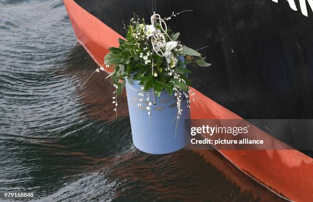 January 2018, Germany, Strande: An urn is let down to the water during a sea burial. According to an estimate by the Association of German Funeral...