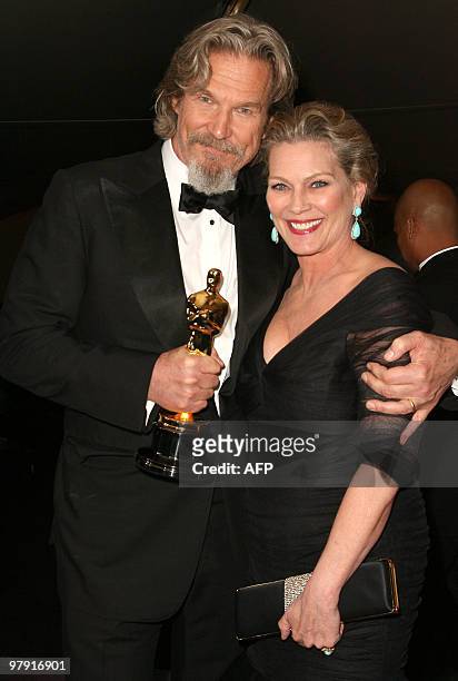 Actor Jeff Bridges and his wife Susan attend the 82 Annual Academy Awards Governor's Ball in Hollywood, on March 7, 2010. AFP PHOTO/ VALERIE MACON