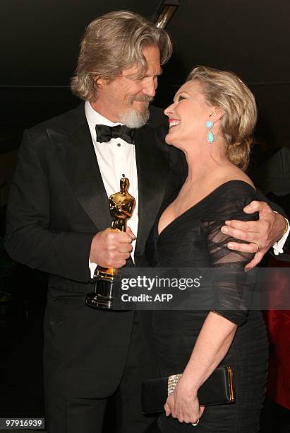 Actor Jeff Bridges and his wife Susan attend the 82 Annual Academy Awards Governor's Ball in Hollywood, on March 7, 2010. AFP PHOTO/ VALERIE MACON