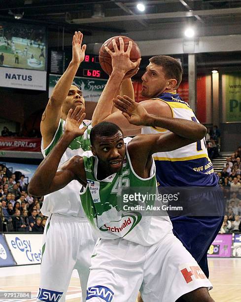 Milan Majstorovic of Oldenburg is challenged by Jamal Shuler and James Gilingham of Trier during the Beko BBL basketball match between TBB Trier and...