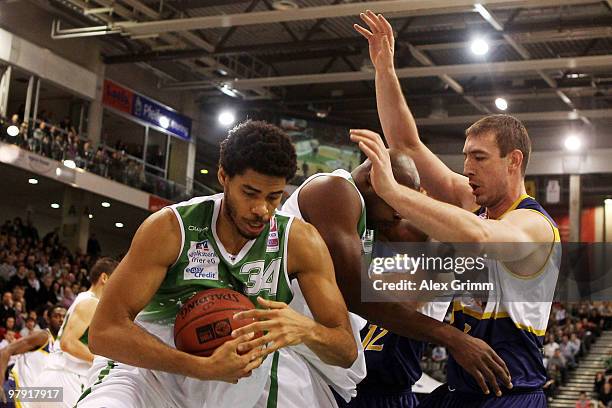 Marko Scekic of Oldenburg is challenged by George Evans and Chris Copeland of Trier during the Beko BBL basketball match between TBB Trier and EWE...