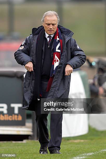 Bologna's head coach Franco Colomba shows his dejection during the Serie A match between AC Siena and Bologna FC at Stadio Artemio Franchi on March...