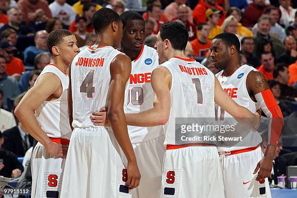 Brandon Triche, Wes Johnson, Rick Jackson, Andy Rautins and Scoop Jardine of the Syracuse Orange huddle up on the court against the Gonzaga Bulldogs...