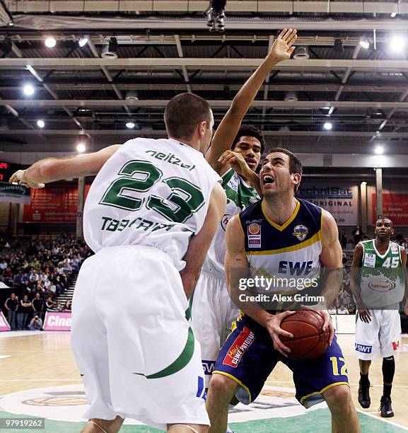 Jasmin Perkovic of Oldenburg and Chris Copeland as well as Drew Neitzel of Trier during the Beko BBL basketball match between TBB Trier and EWE...