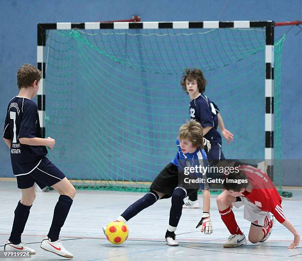 Players of Kopernikusschule Freigericht and Gesamtschule Alter Teichweg in Hamburg fight for the ball during the DFB junior futsal cup finals for...