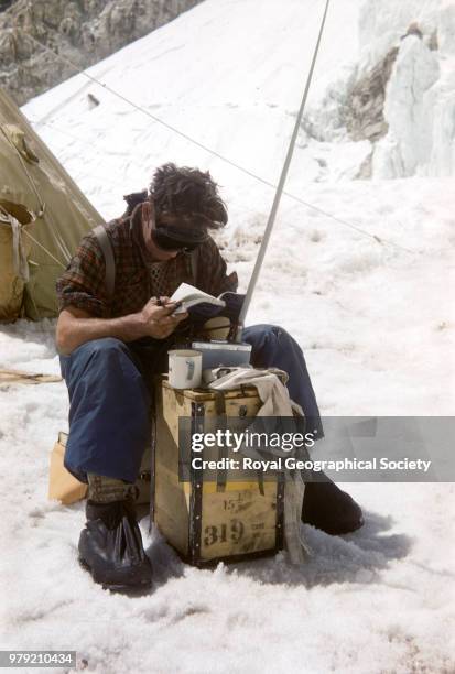 57 Tom Bourdillon Stock Photos, HighRes Pictures, and Images Getty