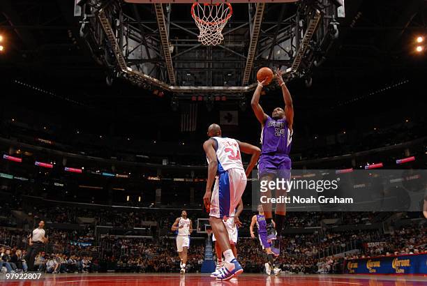 Carl Landry of the Sacramento Kings puts up the shot against Travis Outlaw of the Los Angeles Clippers at Staples Center on March 21, 2010 in Los...