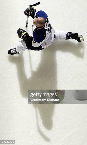 Keith Tkachuk of the St. Louis Blues warms up before playing against the New Jersey Devils at the Prudential Center on March 20, 2010 in Newark, New...