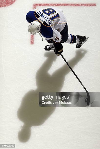 Jay McClement of the St. Louis Blues warms up before playing against the New Jersey Devils at the Prudential Center on March 20, 2010 in Newark, New...