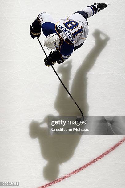 Jay McClement of the St. Louis Blues warms up before playing against the New Jersey Devils at the Prudential Center on March 20, 2010 in Newark, New...