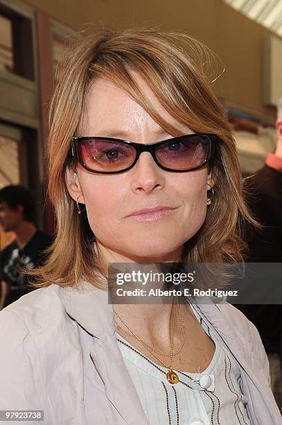 Actress Jodie Foster arrives at the premiere of Dreamworks Animation's "How To Train Your Dragon" on March 21, 2010 at Gibson Amphitheatre in...