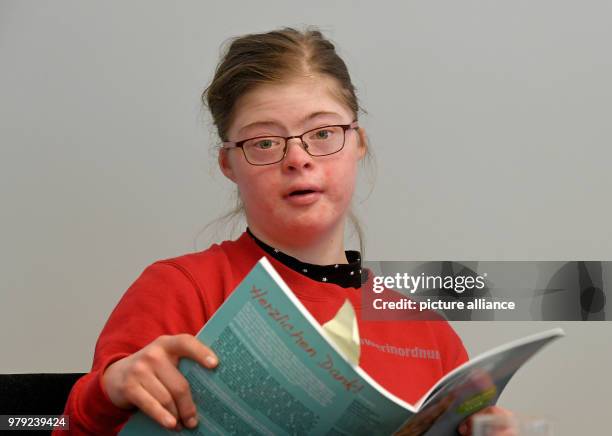 March 2018, Germany, Hanover: The 14-year-old Hannah Kiesbye from Pinneberg in Schleswig-Holstein reading her own texts from a newspaper during a...