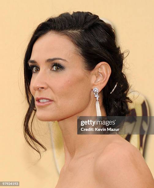 Actress Demi Moore arrives at the 82nd Annual Academy Awards at the Kodak Theatre on March 7, 2010 in Hollywood, California.