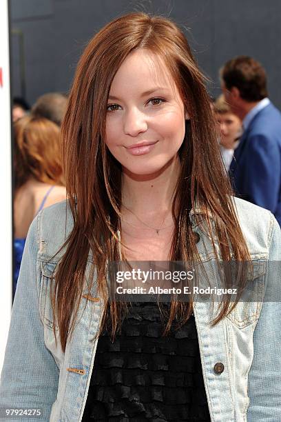 Actress Samantha Droke arrives at the premiere of Dreamworks Animation's "How To Train Your Dragon" on March 21, 2010 at Gibson Amphitheatre in...