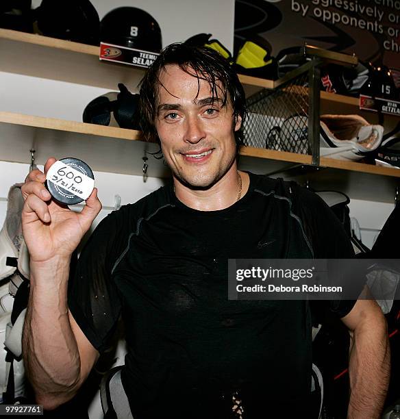 Teemu Selanne of the Anaheim Ducks poses with the puck from his 600th career goal that he made during the game against of the Colorado Avalanche on...