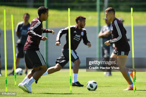 Giovani dos Santos, Jonathan dos Santos and Javier Hernandez of Mexico warm up during a training session at Training Base Novogorsk-Dynamo, on June...