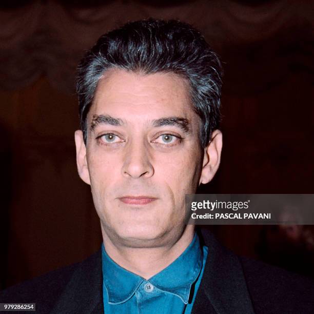 Portrait taken on November 15, 1993 in Paris shows US writer Paul Auster after receiving the Medicis prize for Leviathan.