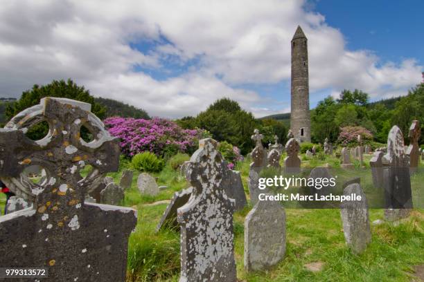 glendalough - irish round tower 個照片及圖片檔