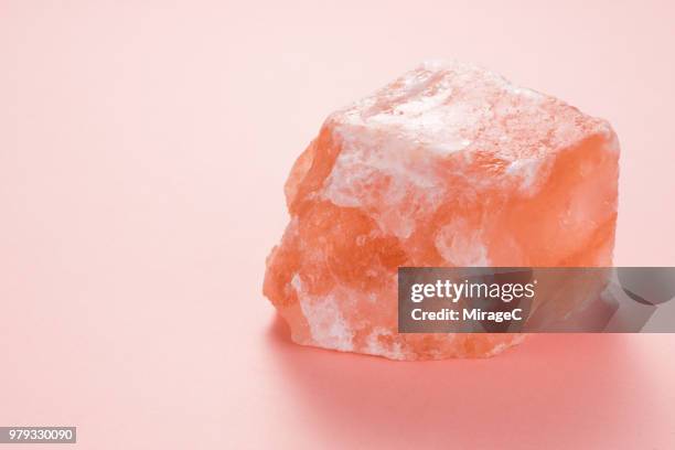 himalayan pink salt rock - himalayan salt stock-fotos und bilder