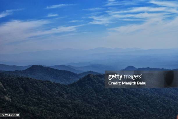 beautiful peaks of coorg - coorg india stock pictures, royalty-free photos & images