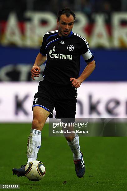 Heiko Westermann of Schalke runs with the ball during the Bundesliga match between Hamburger SV and FC Schalke 04 at HSH Nordbank Arena on March 21,...