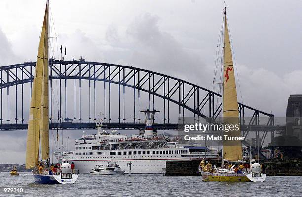 Participants in the BT Global Challenge circle before the restart from Sydney to CapeTown on the 5th Leg of the around the world yacht race. They are...