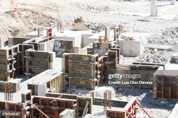 foundation holes at different stages - ferro metal fotografías e imágenes de stock