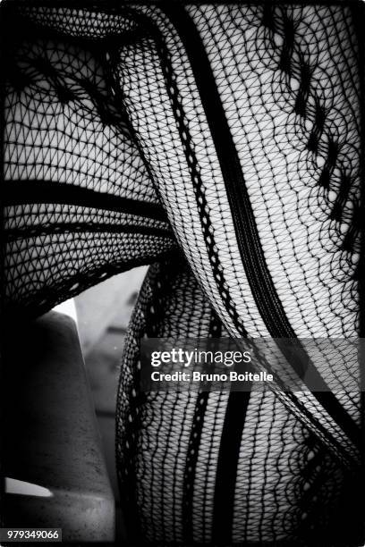 jeux de jambes - jeux de square stock pictures, royalty-free photos & images