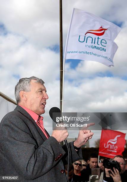 Tony Woodley, the General Secretary of Unite, addresses an audience of British Airways cabin crew on the final day of their three day strike near...