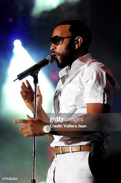 Singer John Legend performs at 5th Annual Jazz In The Gardens 2010 on March 21, 2010 in Miami Gardens, Florida.