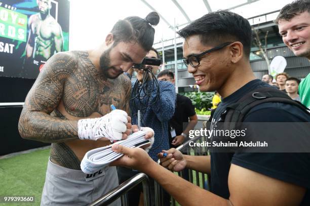 Tyson Roper Australian 739 Tyson Sign Stock Photos, High-Res Pictures, and Images - Getty Images