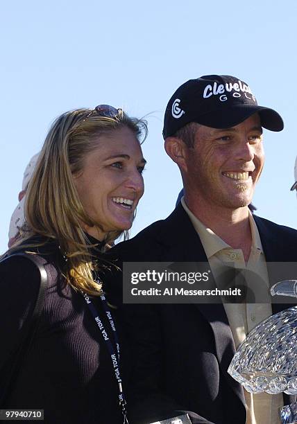 Jonathan Kaye celebrates with his wife, Jennifer, after final round competition February 1, 2004 at the 2004 FBR Open at the Tournament Players Club...