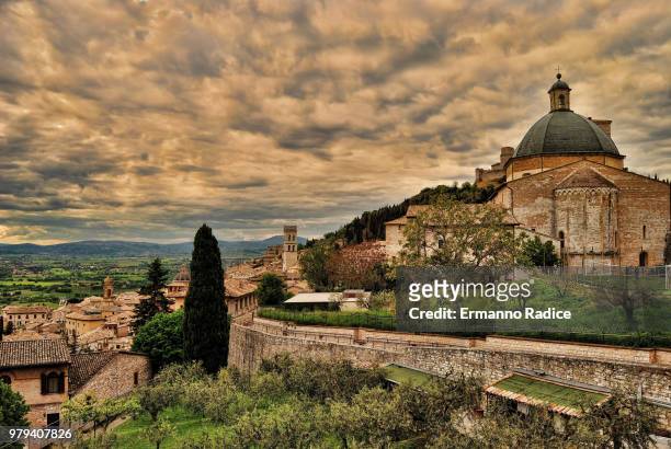 overcast sky over old city, assisi, perugia, italy - radice stock pictures, royalty-free photos & images