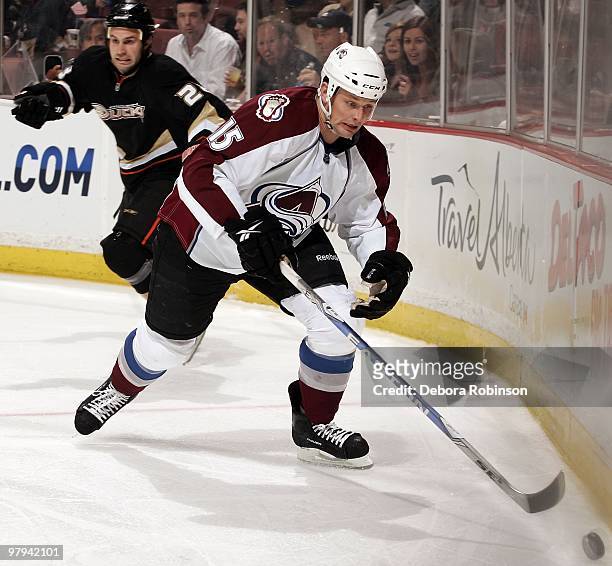 Kyle Chipchura of the Anaheim Ducks races for the puck against Matt Hendricks of the Colorado Avalanche during the game on March 21, 2010 at Honda...