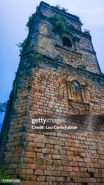 baroque brick bell tower of paoay church, paoay, ilocos norte, philippines - ilocos norte fotografías e imágenes de stock